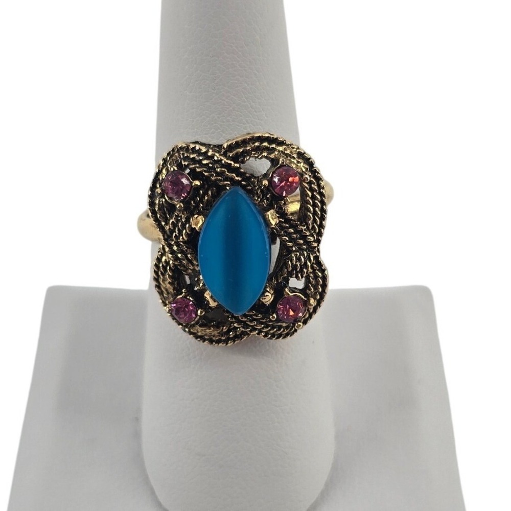 Unbranded Ring Womens 8.25 Vintage Cocktail Blue Faux Cats Eye Gold Tone EUC